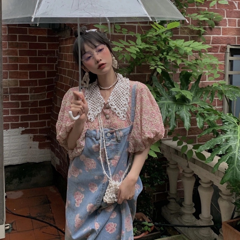 Order | Set áo baby tay bồng Hồng Kông + đầm yếm jeans cổ điển hoạ tiết hoa hồng | BigBuy360 - bigbuy360.vn