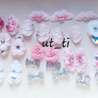 hoa bột - hoa đậu ôm đá khối lớn
