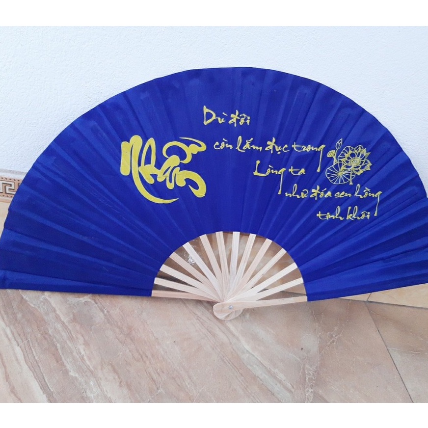Quạt vải cầm tay nan tre phong thủy vẽ tranh và thư pháp nhiều màu