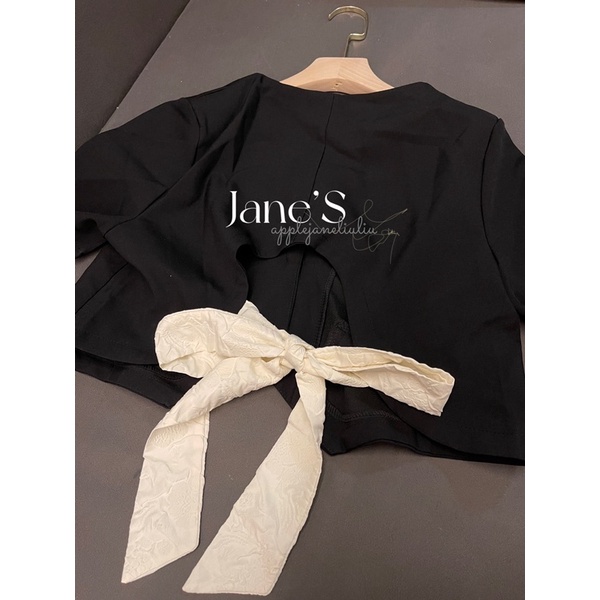 Jane Áo khoác croptop tay ngắn cúc trái tim - đầm hoa nổi hai dây Hàn Quốc ẢNH THẬT CUỐI