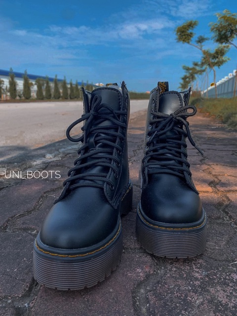 MEI BOOTS SẴN TRẮNG SIZE 39- Boots đế cao . Dáng dr marten xinh xắn