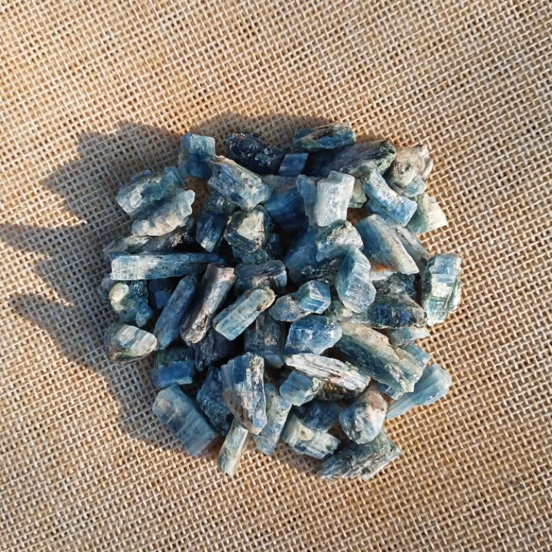 Set 50g đá Kyanite thô nhiều kích thước