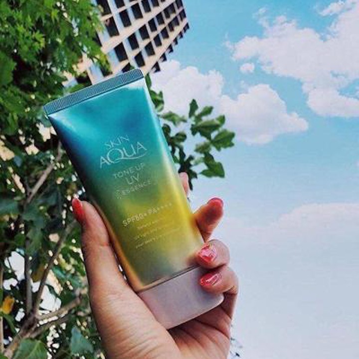 Tinh chất chống nắng Sunplay Skin Aqua Tone Up UV Essence SPF50+ PA++++ Mint Green 50g