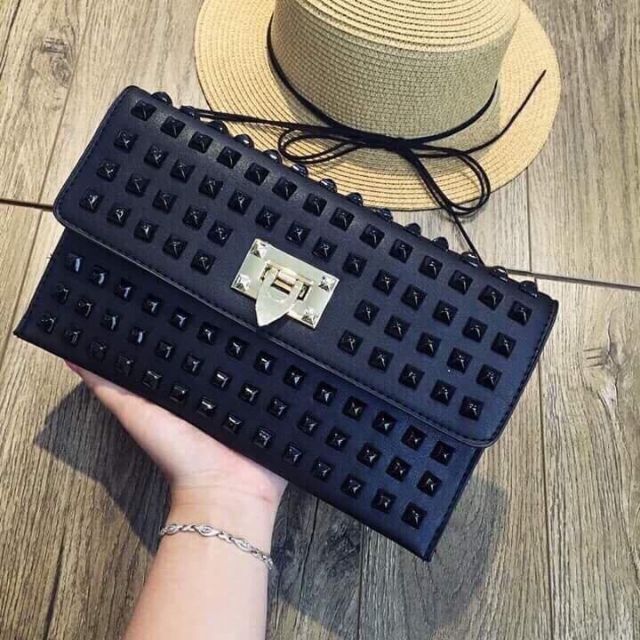 Ví cầm tay đính đinh 2 ngăn có dây đeo chéo tiện dụng | BigBuy360 - bigbuy360.vn