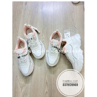 Giày trắng hồng