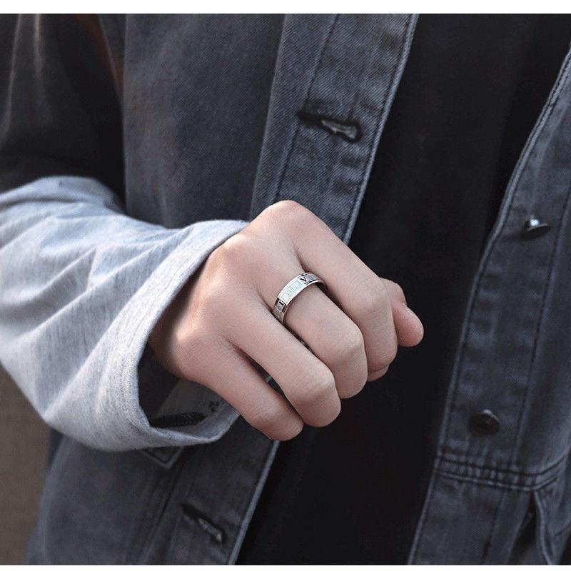 Nhẫn Nam Nữ Màu Bạc Tròn La Mã Thời Trang Unisex Chất Liệu Titan Đẹp Đơn Giản Không Gỉ - Nhẫn La Mã - Maxshopdoc