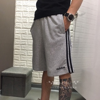 Quần short Adidas