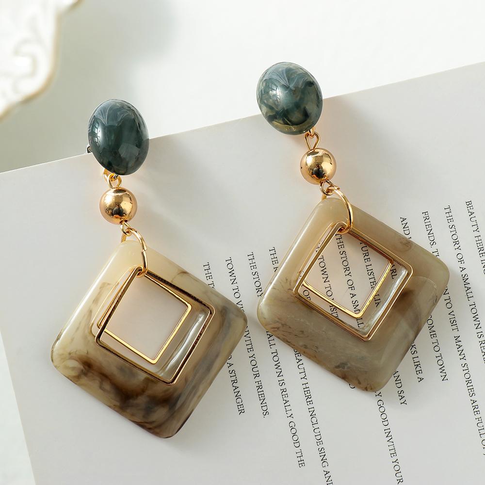 Bông Tai Hình Tròn Bằng Acrylic Thiết Kế Không Đồng Đều Thời Trang Mùa