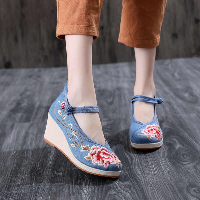 Giày thêu hoa như gấm đế xuồng 5p gc012