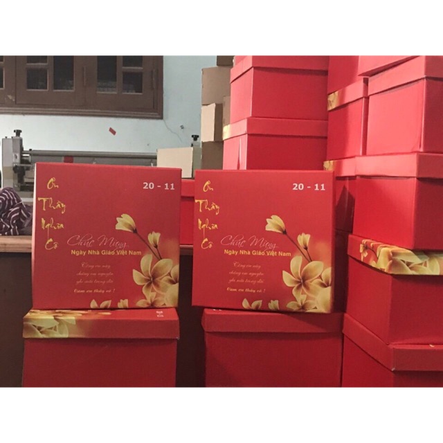 Hộp đựng ấm chén làm quà biếu tặng