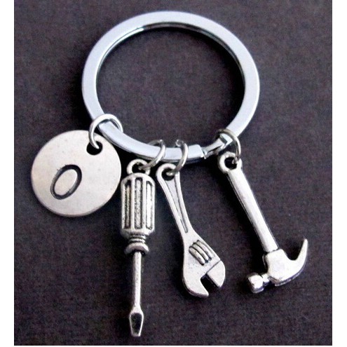 Móc chìa khóa phối thẻ họa tiết chữ phối trang trí hình dụng cụ sửa chữa độc đáo