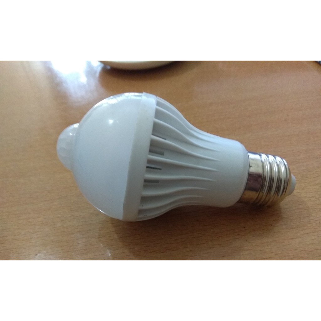 Bóng Đèn Led Cảm Ứng Hồng Ngoại 7W sáng trắng