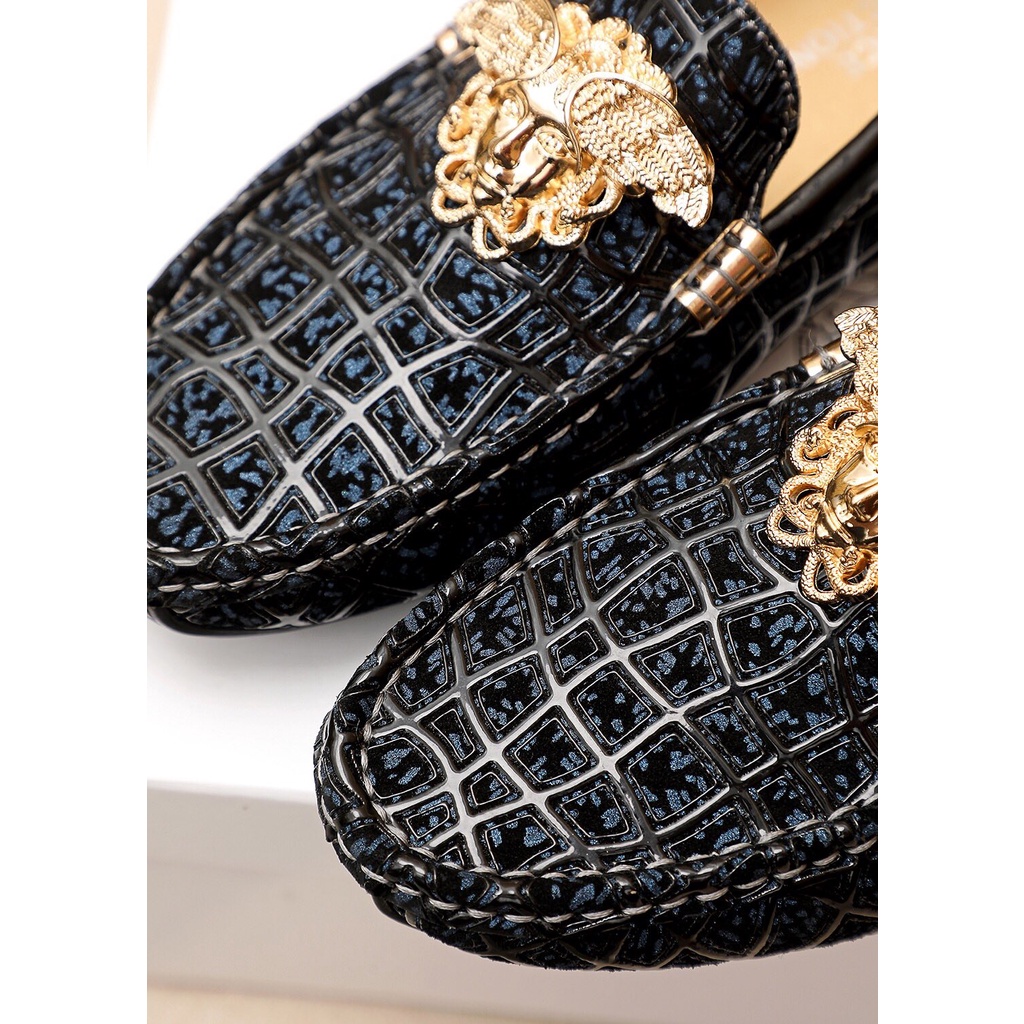 Giày lười nam cao cấp da thật VERSACE thiết kế sang trọng và nổi bật với mặt da được trang trí độc đáo, tỉ mỉ