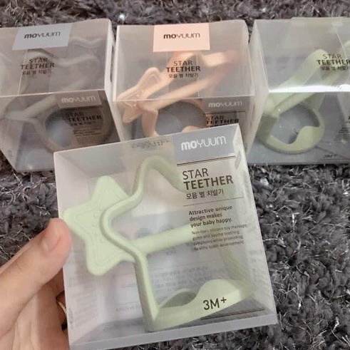 Gặm nướu đeo tay silicon hình ngôi sao Moyuum Hàn Quốc