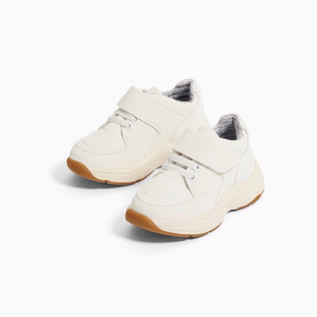 Combo giày và quần áo cho bé