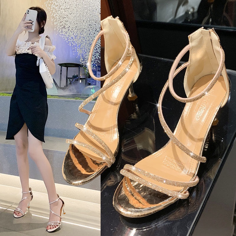 Giày Sandal Cao Gót Hở Ngón Quai Mảnh Đính Đá Phối Khóa Kéo Sau Lưng Phong Cách Mới Dành Cho Nữ
