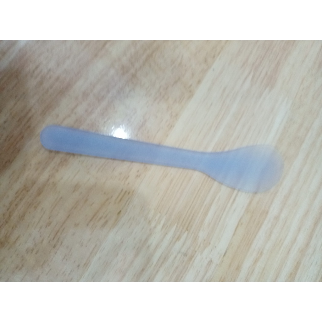 Que nhựa dùng để wax lông