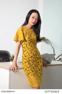 Vải ren vàng hình lá