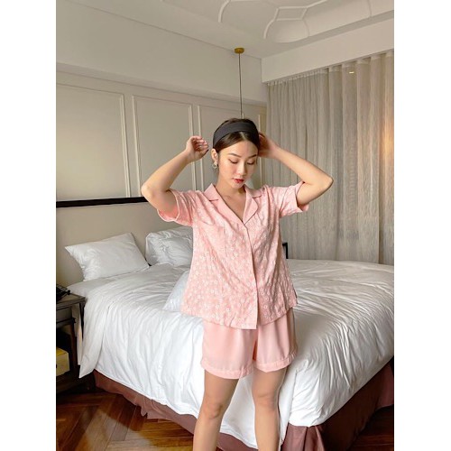 Pyjama lụa 3D màu hồng baby, vải mềm-mát-không nhăn. Sala Homewear