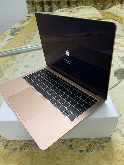 Macbook air 2018 ,128gb ram 8gb hàng chính hãnh tại tgdd máy like new 99% fullbox nguyên hộp,bảo hành 10tháng chính hãng