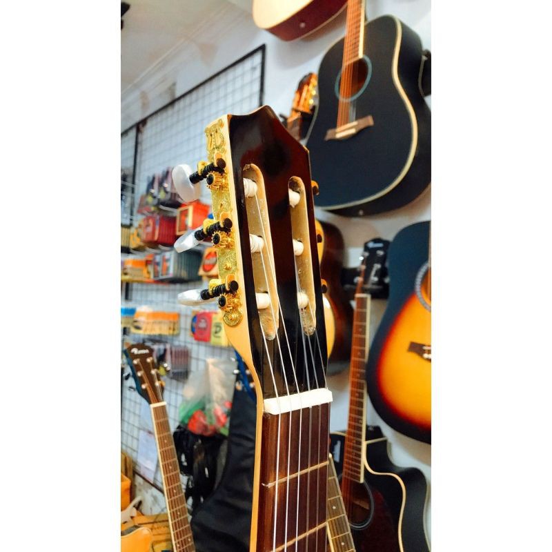 Guitar Classic Mặt Thông Lưng Mahogani Gỗ Thịt Nguyên Tấm Cao Cấp - Kèm Full Phụ Kiện