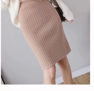 Chân váy len gân dọc dáng ngắn