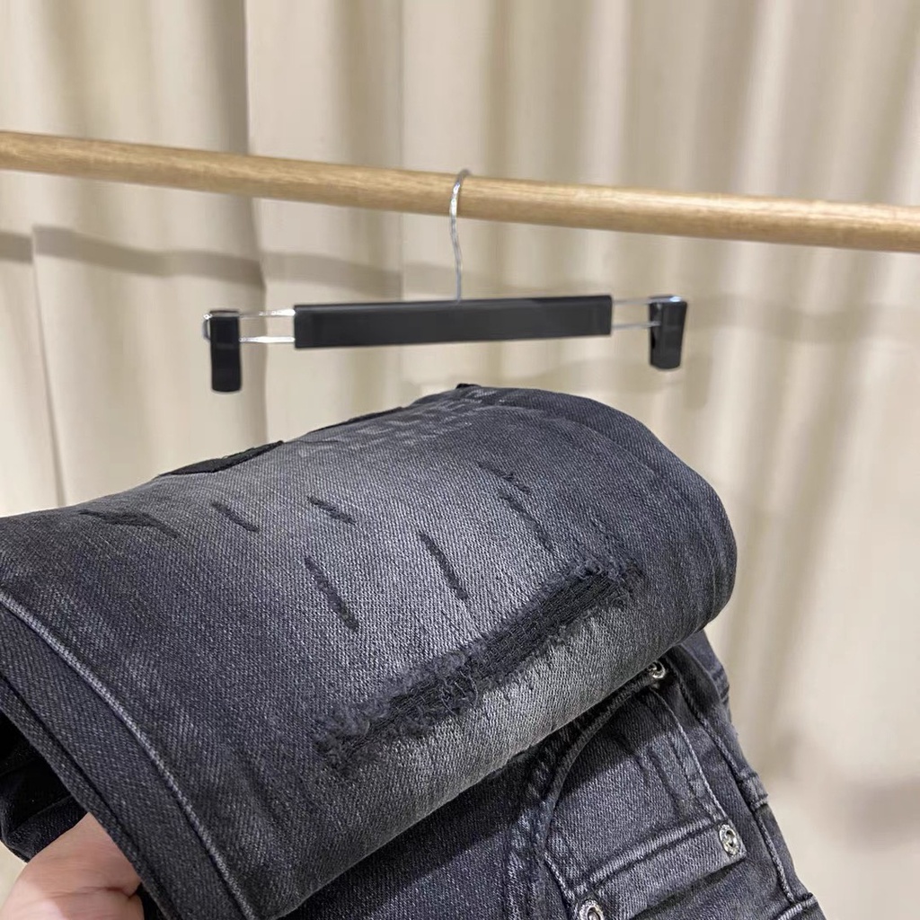 Quần Jean Dolce Gabbana rách gối đùi logo thêu nổi LA 2022 on web