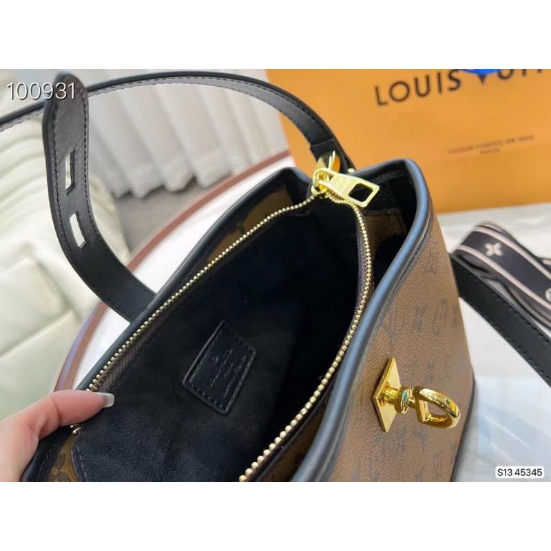 Túi xách nữ LV khoá gài