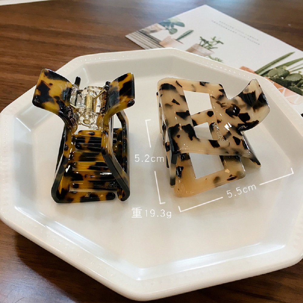 Kẹp tóc càng cua đơn giản thời trang cho nữ