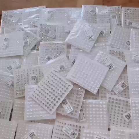 [Combo Nhiều Vỉ] Đá Đính Tóc Có Sẵn Keo Dán 100 Viên/ 1 Vỉ, Đá Trang Điểm | BigBuy360 - bigbuy360.vn