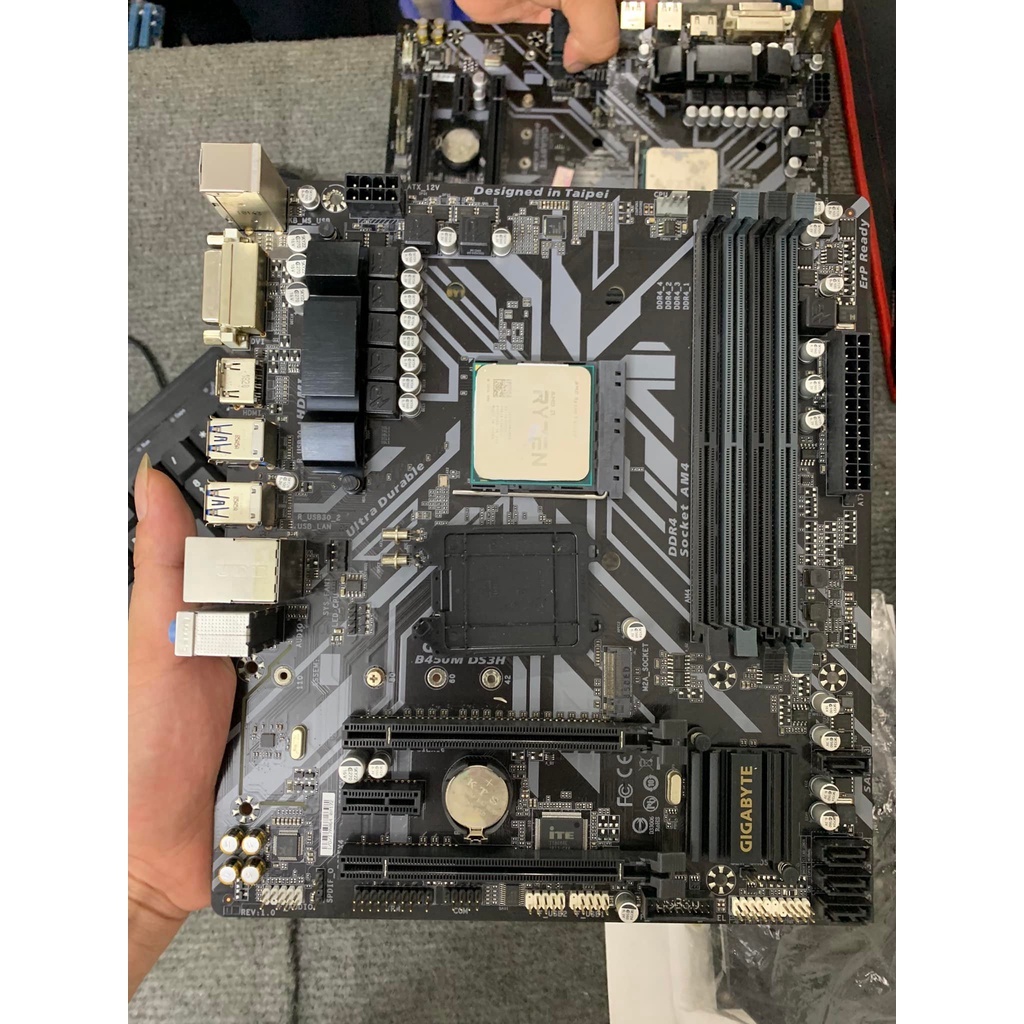 15 Combo  - Mainboard Gigabyte B450M DS3H  - CPU AMD Ryzen 3 2200G Fan