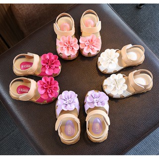 Dép sandal tập đi đính hoa cho bé gái từ 1 đến 3 tuổi