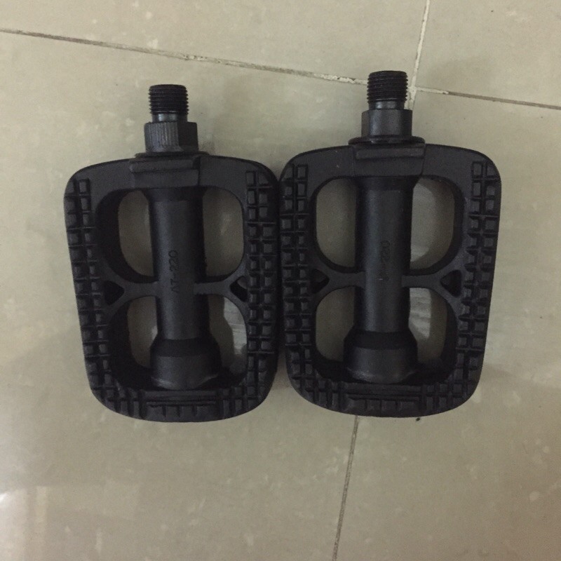 Bàn đạp  xe đạp cốt to không bi