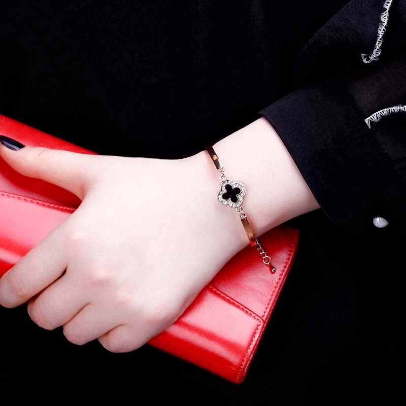 Vòng tay nữ mặt cỏ 4 lá lắc tay nữ đính đá pha lê lấp lanh xinh xắn phong cách hàn quốc | BigBuy360 - bigbuy360.vn