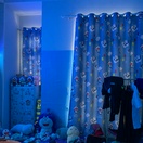 Có 1 mặt thôi nha anh em Nhưng khá cute, đăng lên ai cũng hỏi, nhưng gắn rèm này lên là không thấy ánh nắng nữa Sẵn tiện rì viu căn phòng xịn xò của mình 