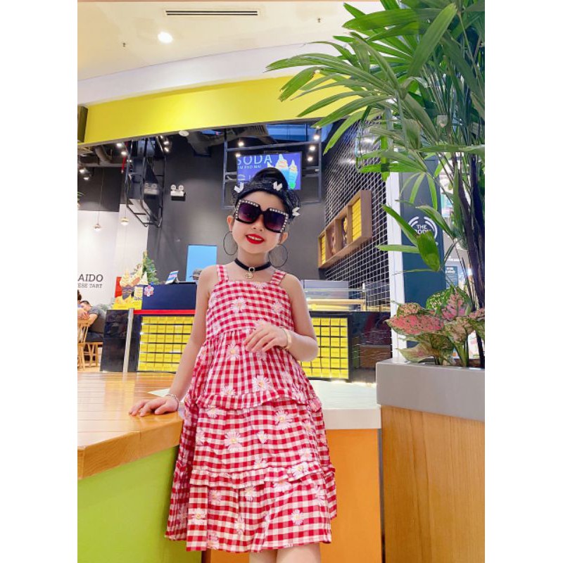 Đầm in hoa cúc nổi 3D sang chảnh