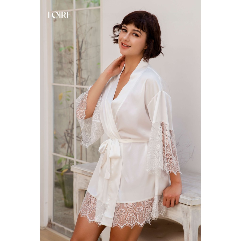 Áo Choàng Lụa Trắng Phối Ren Loirechic ACR01