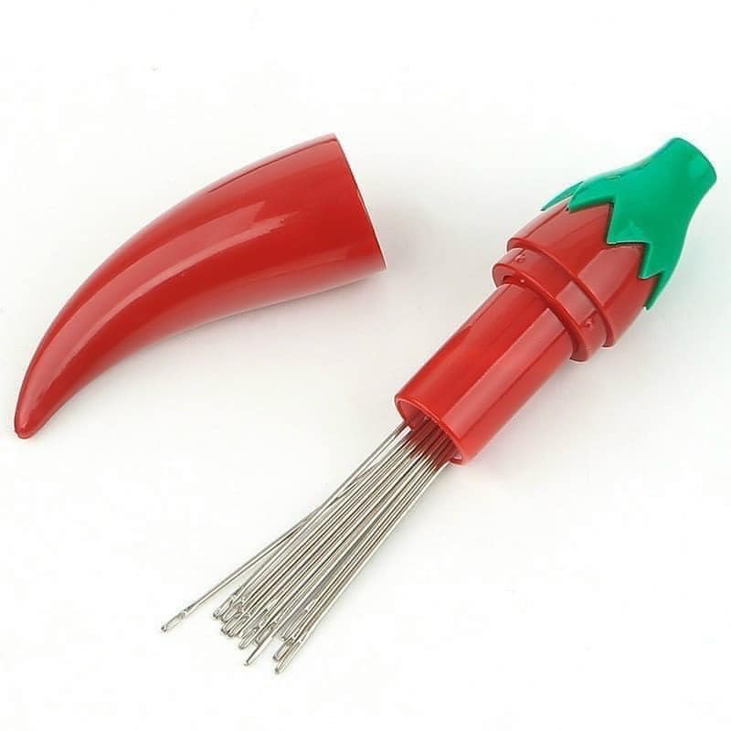 HỘP 12  KIM KHÂU KHÔNG CẦN XỎ CHỈ HÌNH TRÁI ỚT