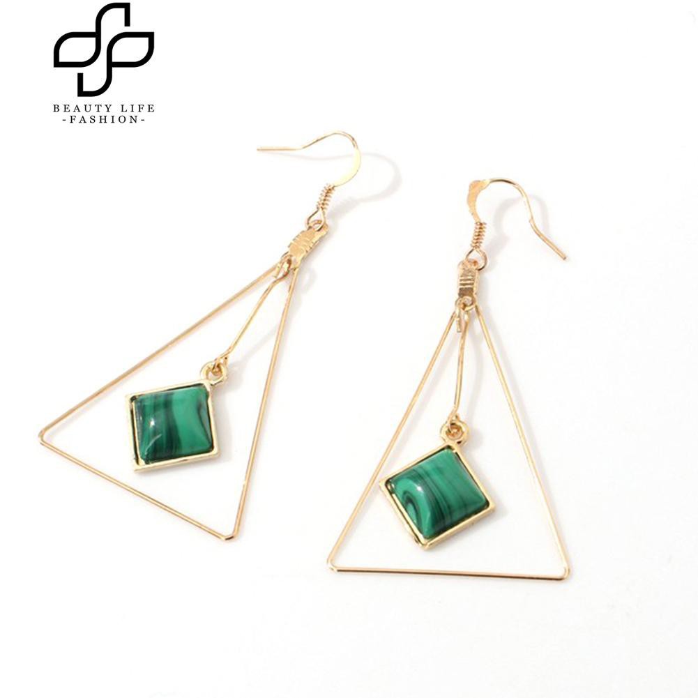 Khuyên tai tam giác bản to cho nữ