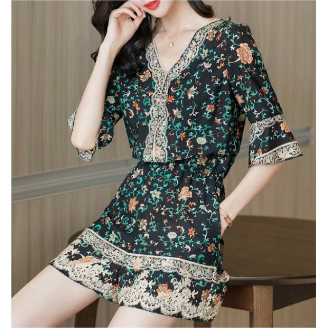 Hàng nhập - Jumpsuit ngắn hoa nhí, bộ jum đồ bay viền ren