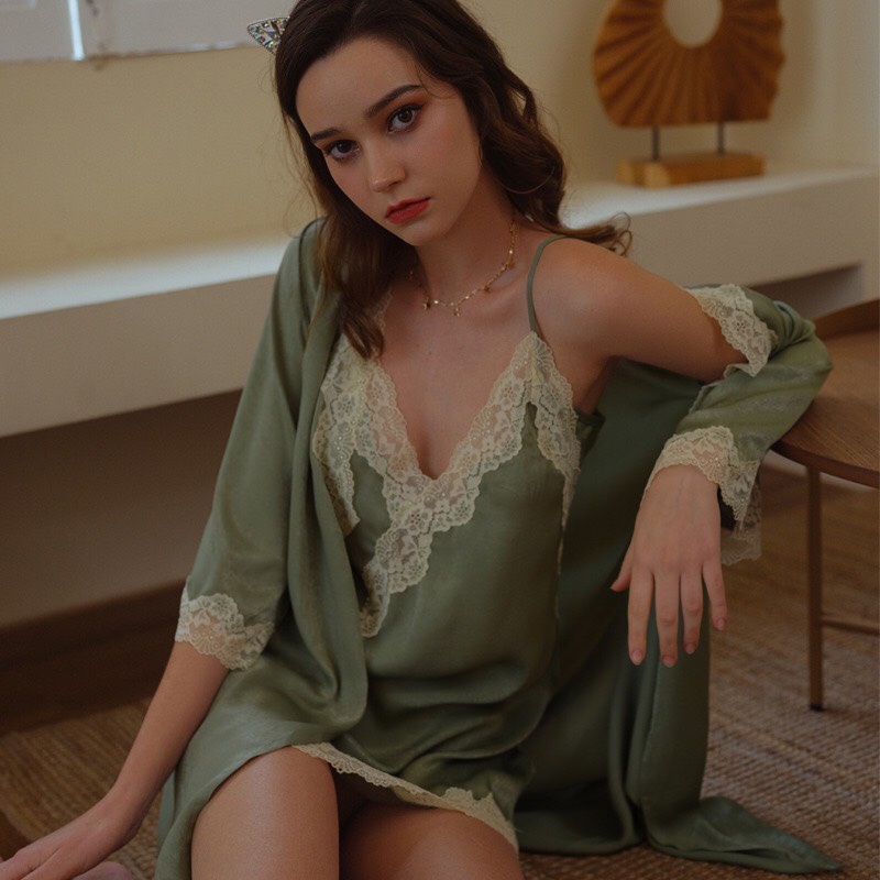Set váy ngủ lụa xước Tô Châu cao cấp, kèm áo choàng và quần lọt khe siêu hot - Queen.Sexy - VN48