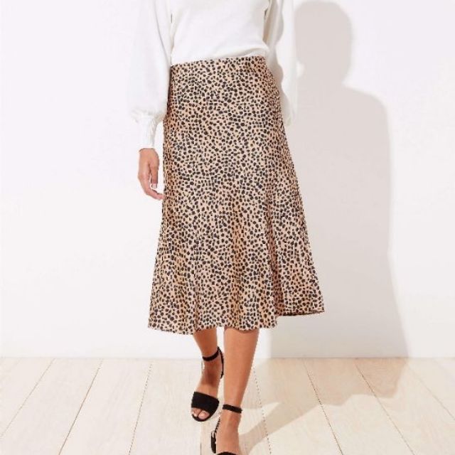 Váy họa tiết hoa xuất xịn Loft Fluted midi Skirt