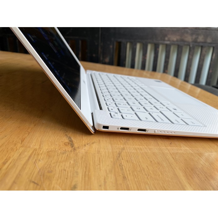 Laptop Dell Xps 7390 core i7 - 10710u - ncthanh1212 | BigBuy360 - bigbuy360.vn