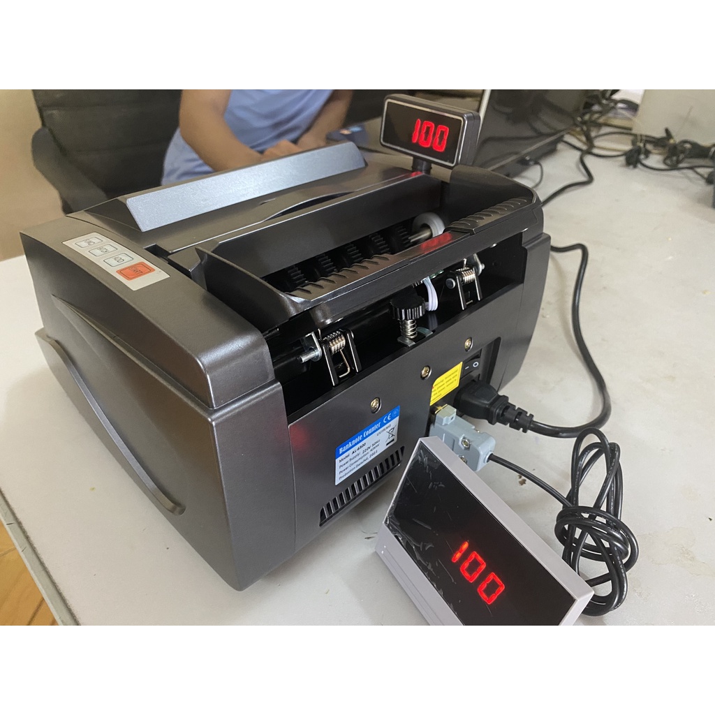 MÁY ĐẾM TIỀN HOSHICO 4700 TỔNG TIỀN SIÊU CHÍNH XÁC