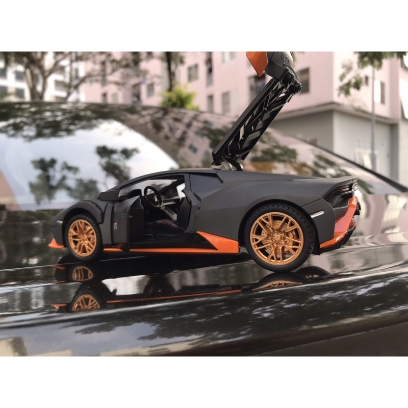 Xe mô hình ô tô Lamborghini STO màu đen tỷ lệ 1/24 chất liệu kim loại cực đẹp