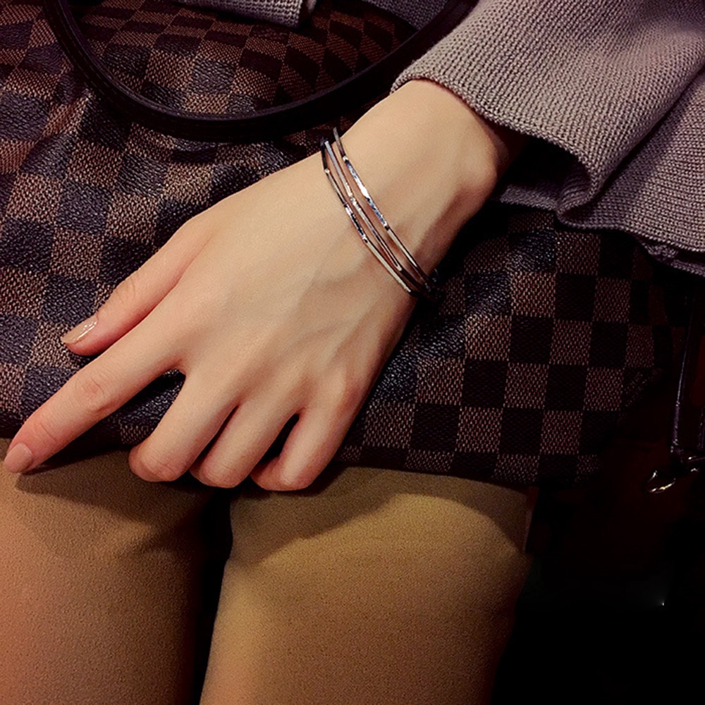 Vòng tay kim loại dạng hở nhiều lớp thời trang dành cho nữ
