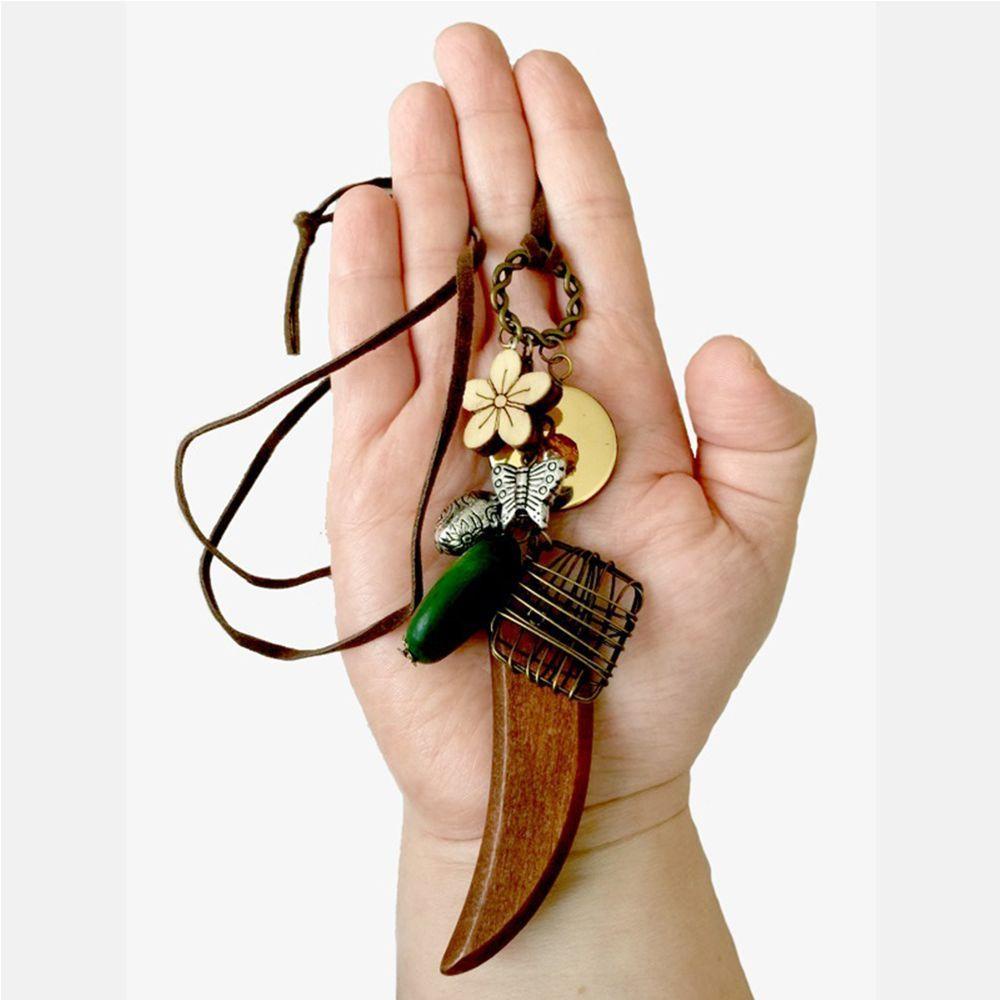 1 Vòng cổ Mặt Hình Tổ Bướm Bằng Gỗ Phong Cách Retro