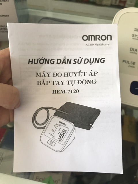 Máy đo huyết áp Omron Hem 7120