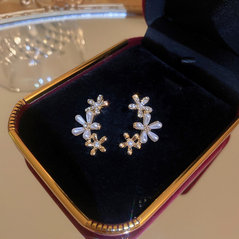 Khuyên Tai Hình Hoa Đính Ngọc Trai Zircon Mới