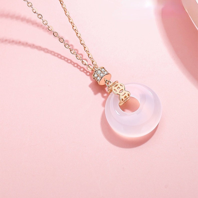 Vòng cổ mạ bạc 925 với mặt ngọc lục bảo nhân tạo